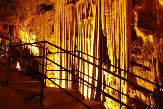 Alanya’s Hidden Treasure: Comfortable Discovery of Dim Cave with DLY VIP Transfer